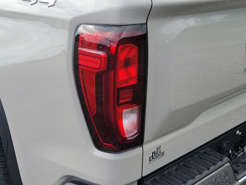New 2026 GMC Sierra 1500 SLE w/ Preferred Package AWD/4WD image 15
