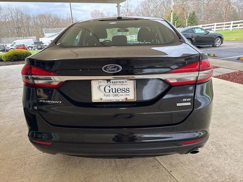 Used 2017 Ford Fusion SE w/ Fusion SE Technology Package image 5