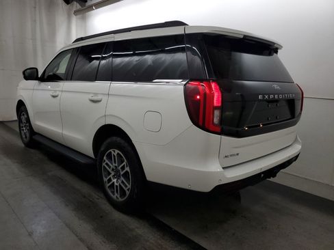 Used 2025 Ford Expedition Active AWD/4WD image 3