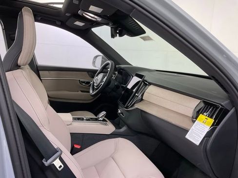 New 2026 Volvo XC90 T8 Plus w/ Protection Package Premier image 32