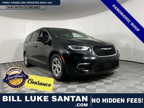 Used 2024 Chrysler Pacifica Limited image 1