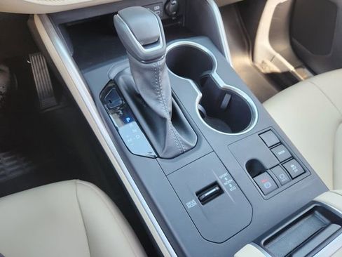 Certified 2025 Toyota Highlander XLE image 15