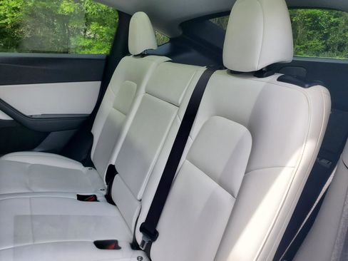 Used 2021 Tesla Model Y Long Range image 51