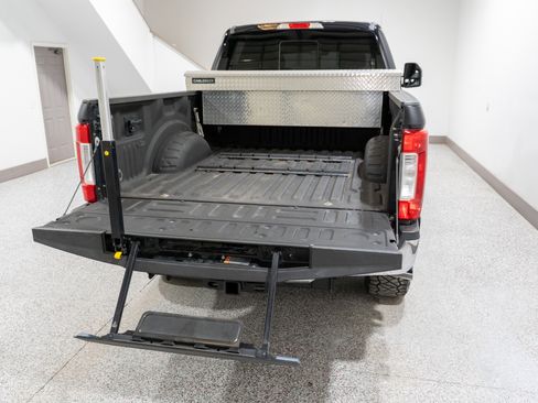 Used 2017 Ford F250 Lariat w/ Lariat Ultimate Package AWD/4WD image 11