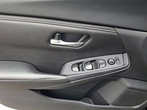Used 2024 Nissan Sentra SV FWD image 12