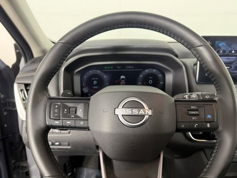 Used 2025 Nissan Rogue SL w/ SL Premium Package image 24