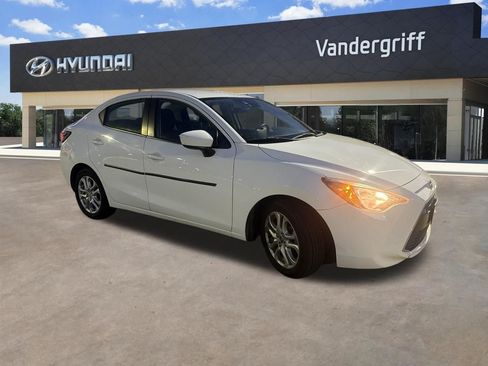 Used 2016 Scion iA FWD image 5