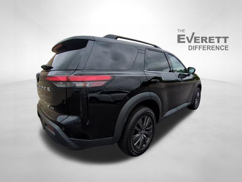 Used 2022 Nissan Pathfinder SV image 4