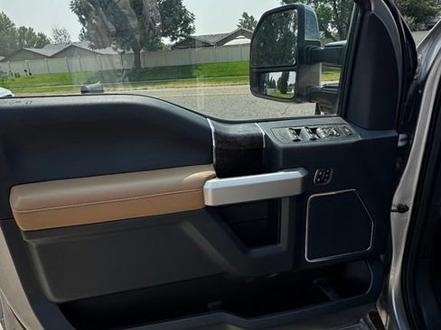 Used 2022 Ford F250 Lariat w/ Lariat Ultimate Package AWD/4WD image 14