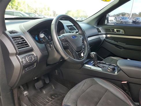 Used 2018 Ford Explorer XLT w/ Equipment Group 202A image 15