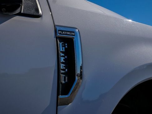 Used 2022 Ford F250 Platinum w/ FX4 Off-Road Package image 10