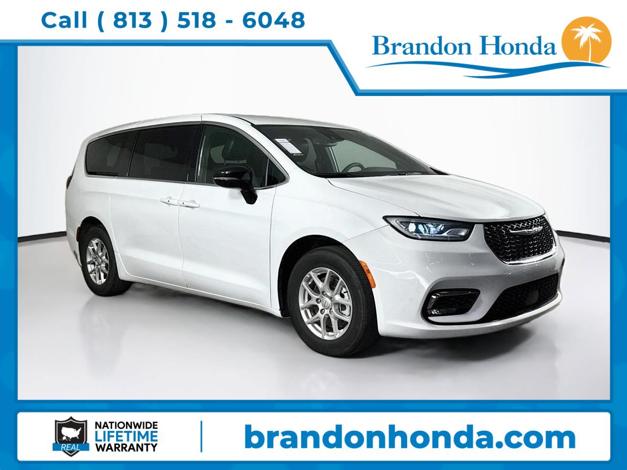 Used 2025 Chrysler Pacifica Select FWD image 1
