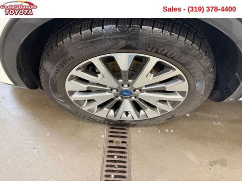 Used 2022 Ford Escape Titanium image 7