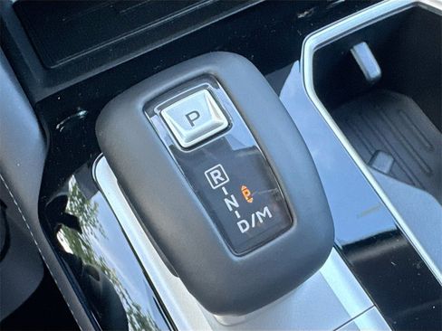 New 2025 Mitsubishi Outlander SE image 17