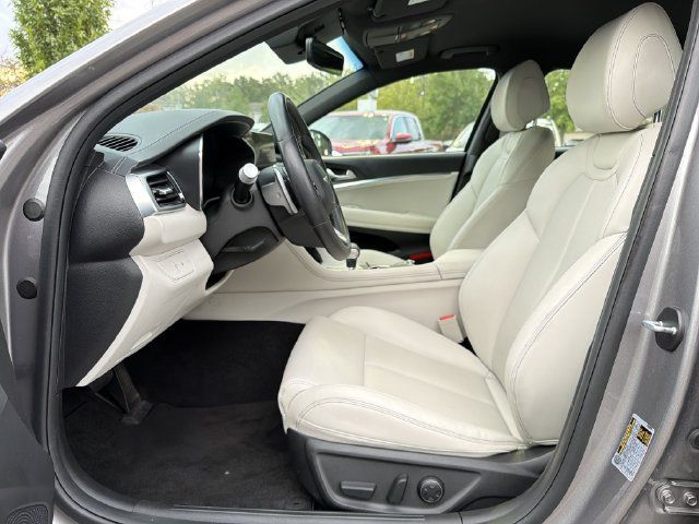 Used 2025 Genesis G70 2.5T AWD/4WD image 11