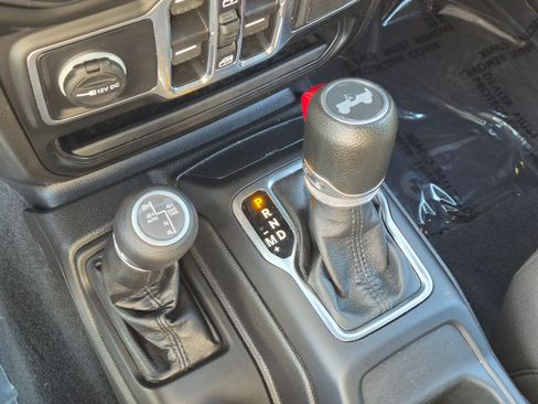 Used 2023 Jeep Wrangler Unlimited w/ Cold Weather Group AWD/4WD image 12