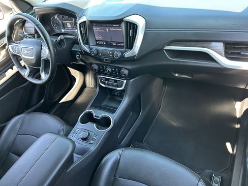 Used 2024 GMC Terrain SLT AWD/4WD image 10