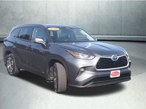Used 2020 Toyota Highlander XLE AWD/4WD image 14