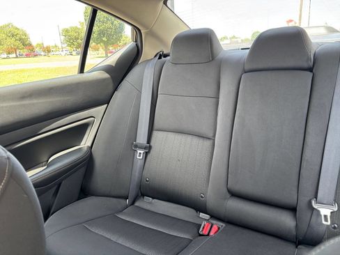 Used 2025 Nissan Altima 2.5 SV FWD image 39