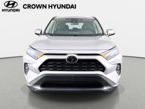 Used 2020 Toyota RAV4 XLE w/ Convenience Package FWD image 2