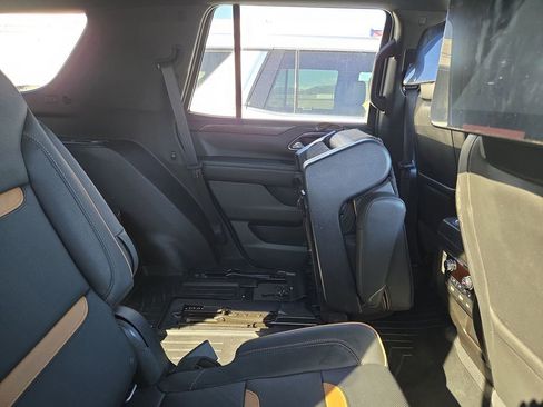 Used 2021 GMC Yukon AT4 w/ AT4 Premium Package image 7