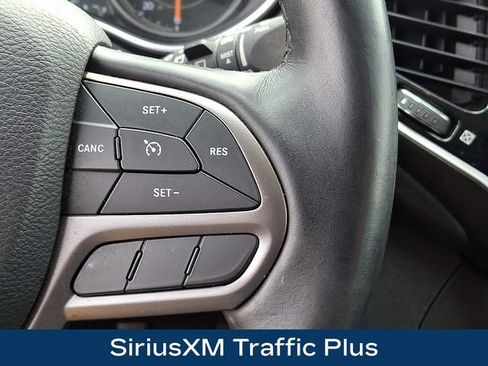 Used 2019 Jeep Cherokee Limited image 25