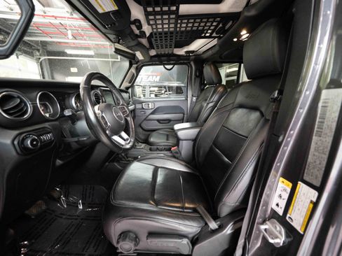 Used 2019 Jeep Wrangler Unlimited Sahara w/ Quick Order Package 24M Moab AWD/4WD image 9
