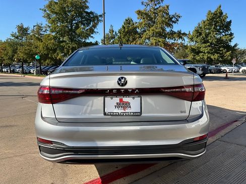 Used 2025 Volkswagen Jetta SE image 7