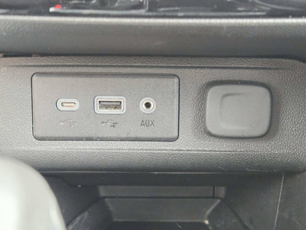 Used 2023 Buick Encore GX Select AWD/4WD image 27