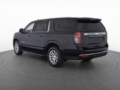Used 2023 Chevrolet Suburban LS RWD image 3