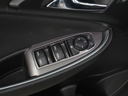 Used 2021 Chevrolet Malibu LT FWD image 18