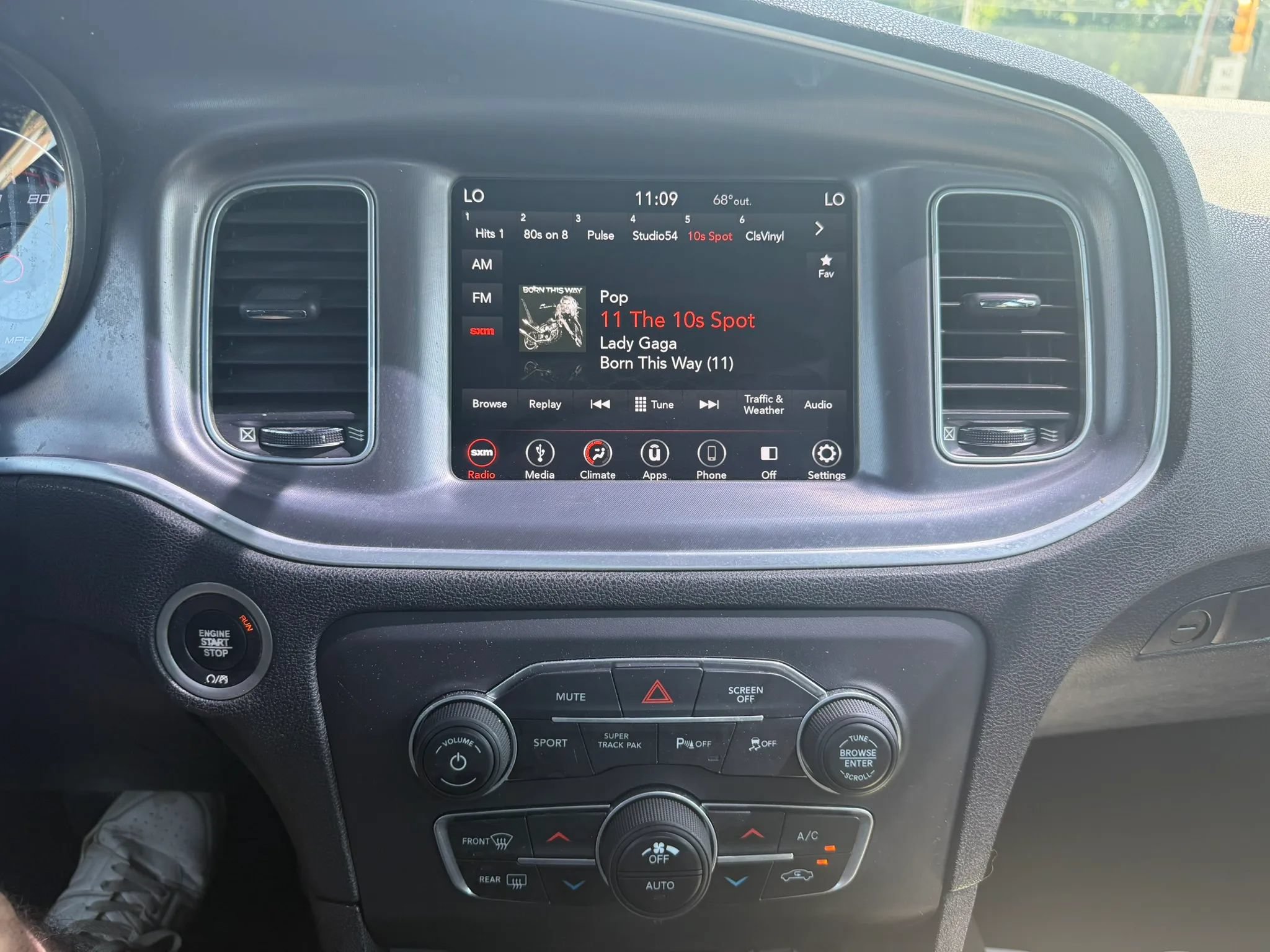 Used 2019 Dodge Charger SXT AWD/4WD image 24