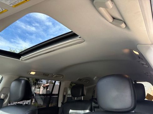 Used 2022 Nissan Armada SL w/ Captain's Chairs Package RWD image 9