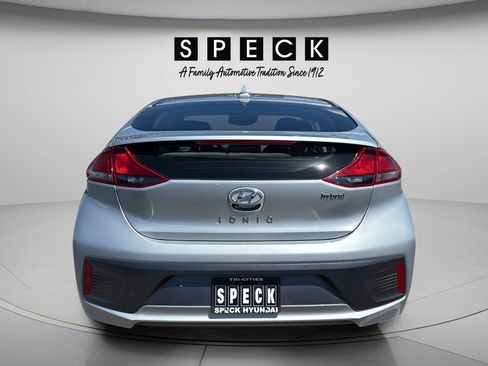 Certified 2022 Hyundai Ioniq SE FWD image 4