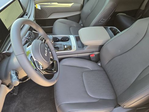 New 2026 Kia Carnival EX FWD image 10