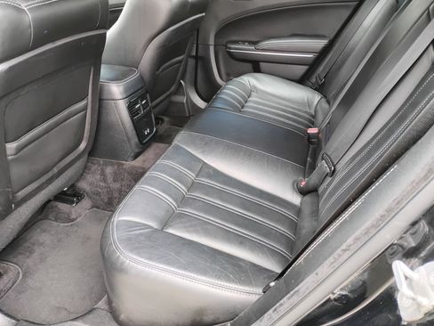 Used 2018 Chrysler 300 S w/ S Model Appearance Package AWD/4WD image 17