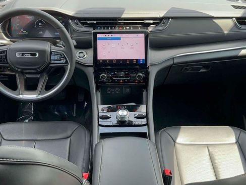Used 2023 Jeep Grand Cherokee Overland AWD/4WD image 11