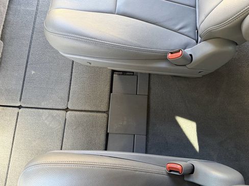 Used 2006 Chrysler Town & Country Touring image 69