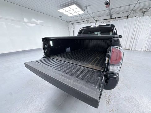 Certified 2022 Toyota Tacoma Limited AWD/4WD image 17