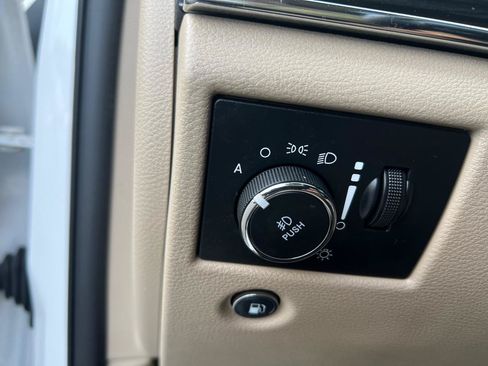 Used 2020 Jeep Grand Cherokee Limited AWD/4WD image 31