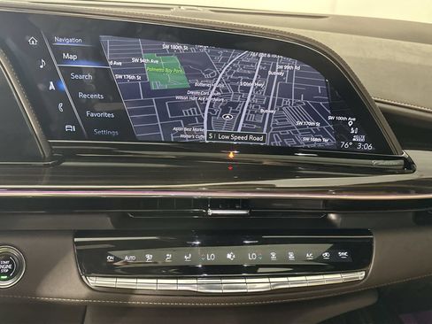 Used 2023 Cadillac Escalade Premium Luxury w/ Performance Package AWD/4WD image 21