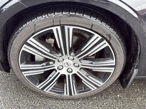 Used 2022 Volvo S90 B6 Inscription w/ Advanced Package image 3