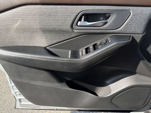 Used 2023 Nissan Rogue SV FWD image 22