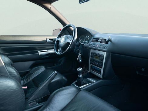 Used 2004 Volkswagen R32 image 34