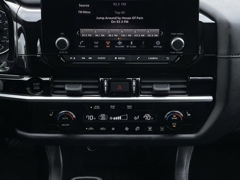 Used 2025 Nissan Pathfinder SV image 17