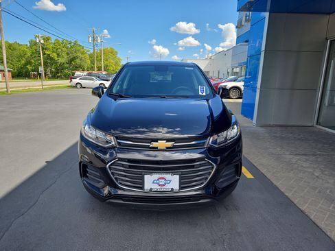 Used 2022 Chevrolet Trax LS w/ Tint and Cruise Package image 4