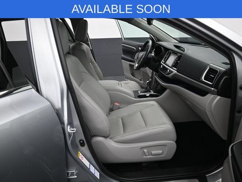Used 2018 Toyota Highlander Limited AWD/4WD image 38