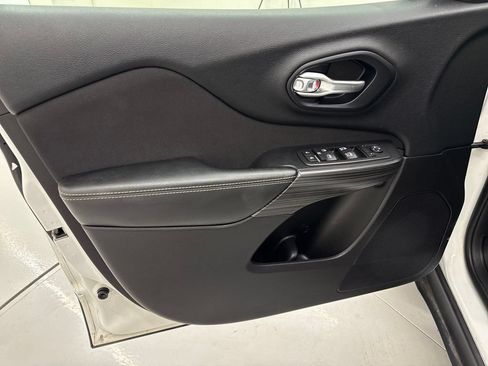 Used 2015 Jeep Cherokee Latitude AWD/4WD image 13