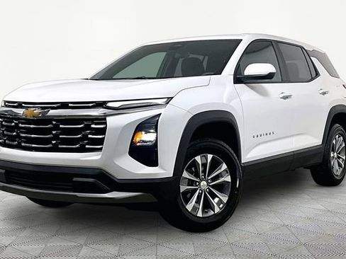 Used 2025 Chevrolet Equinox LT FWD image 2