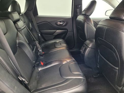 Used 2019 Jeep Cherokee Latitude Plus image 19